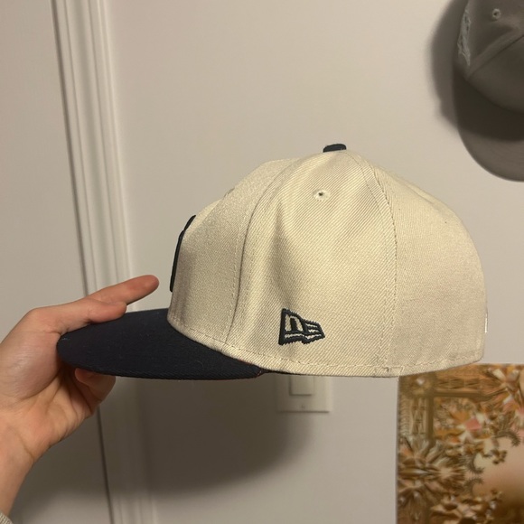 Various Fitted Hats - Picture 5 of 16